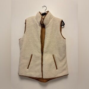 NEVER WORN Old Navy Cream and Tan Fleece Vest